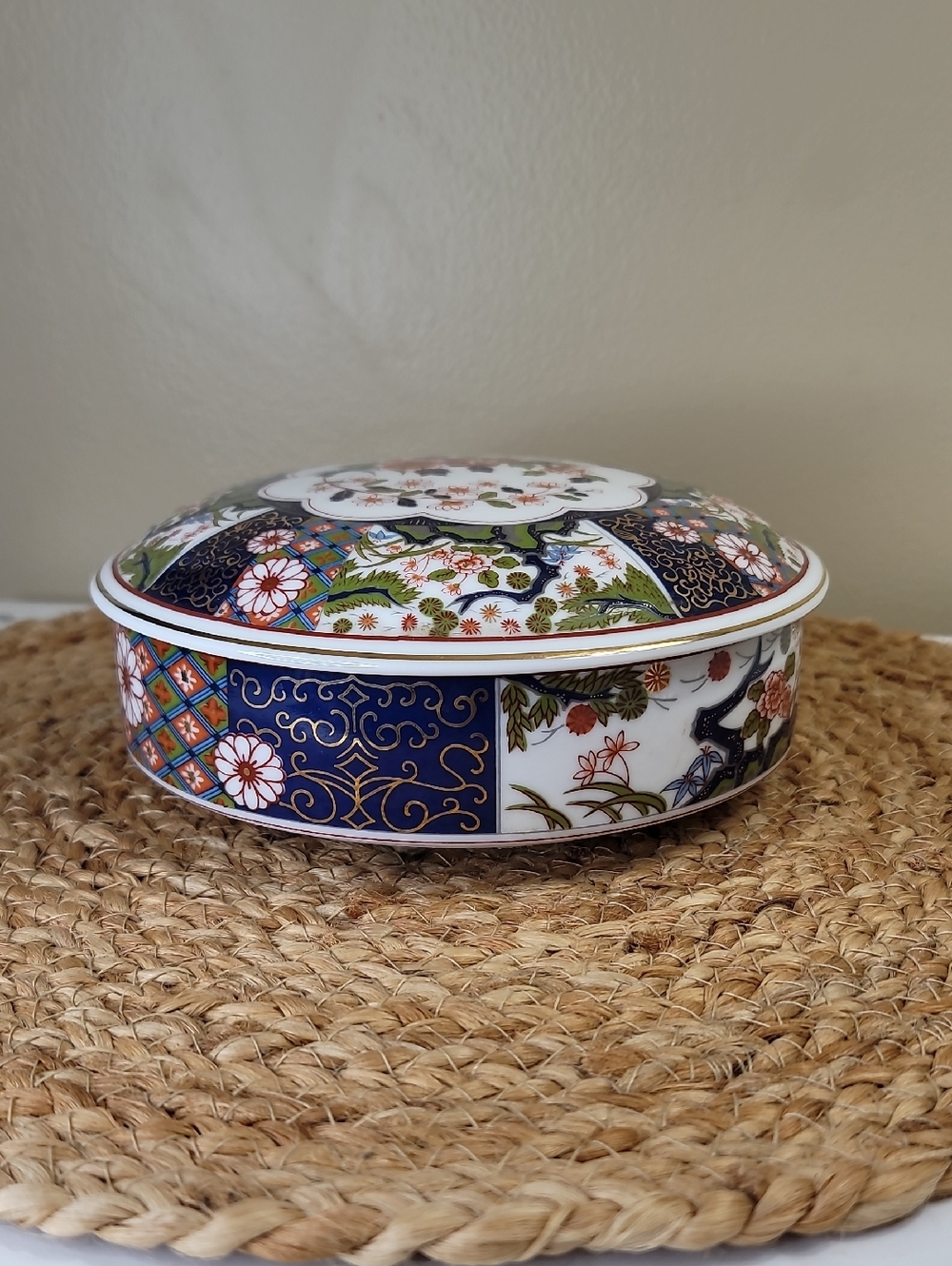 Vintage Old Imari Hand-Painted Porcelain Covered Dish Bowl